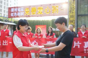 傳遞愛心，弘揚(yáng)美德 給孤寡老人和環(huán)衛(wèi)工人送愛心早餐志愿活動(dòng)----青峰創(chuàng)元集團(tuán)螢火蟲愛心活動(dòng)第165期